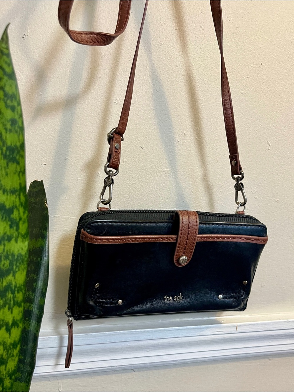 The Sak Black and Brown Leather Crossbody Wallet Purse